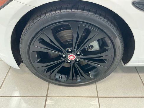 Used 2022 Jaguar XF SE image 46