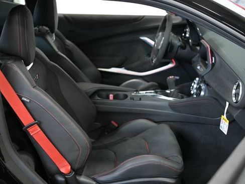 Used 2021 Chevrolet Camaro ZL1 RWD image 32