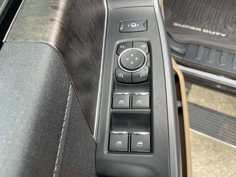 Used 2023 Ford F250 Lariat w/ Lariat Ultimate Package AWD/4WD image 16