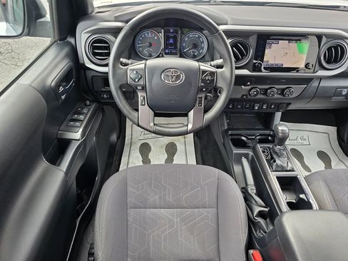 Used 2019 Toyota Tacoma TRD Sport w/ Technology Package image 13