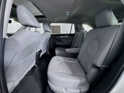 Used 2020 Toyota Highlander Limited image 22