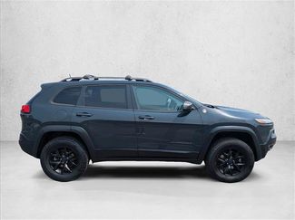Used 2017 Jeep Cherokee Trailhawk w/ Comfort/Convenience Group AWD/4WD video 4