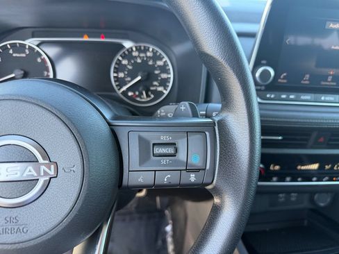 Used 2024 Nissan Rogue SV FWD image 17