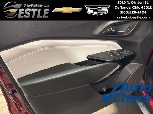 Used 2025 Chevrolet Trax LT w/ LT Convenience Package FWD image 8