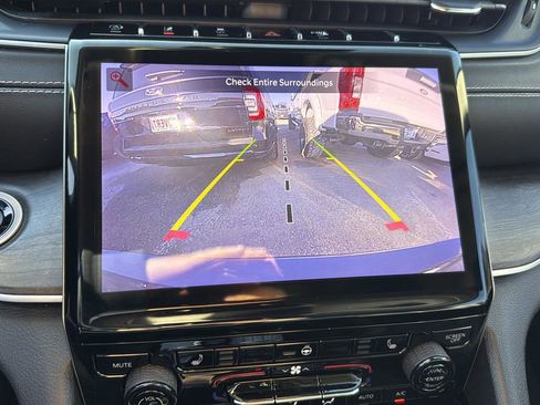 Used 2022 Jeep Grand Cherokee L Limited image 19