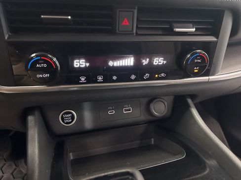 Used 2023 Nissan Rogue SV AWD/4WD image 21