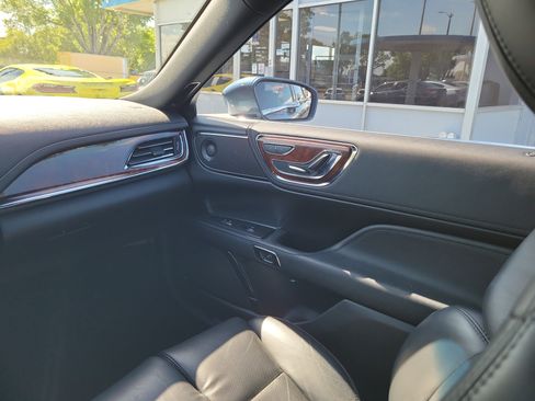 Used 2020 Lincoln Continental w/ Premium Package FWD image 12
