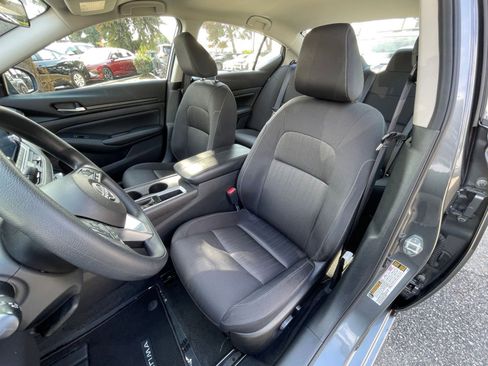 Used 2025 Nissan Altima 2.5 SV image 32