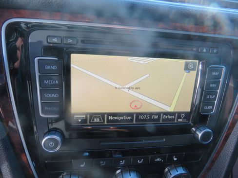 Used 2013 Volkswagen Passat TDI SEL Premium image 20