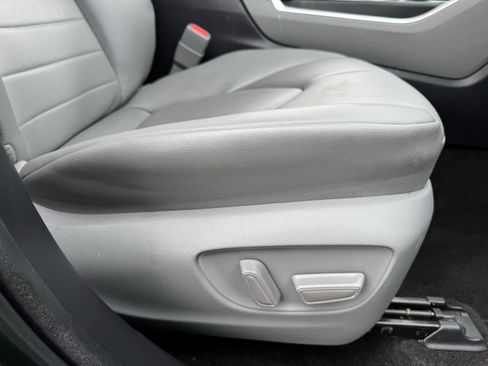 Used 2023 Toyota Highlander XLE AWD/4WD image 39