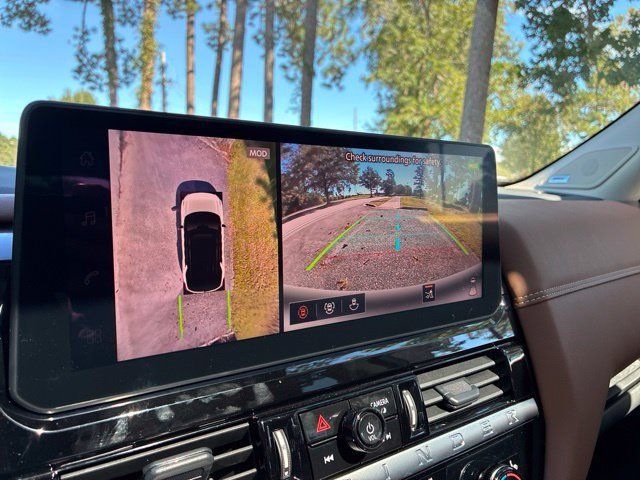 Used 2026 Nissan Pathfinder Platinum FWD image 32