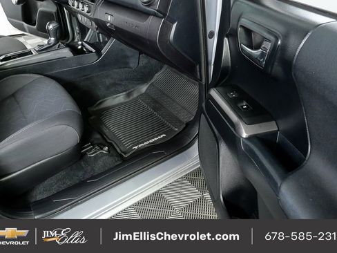 Used 2016 Toyota Tacoma TRD Off-Road image 24