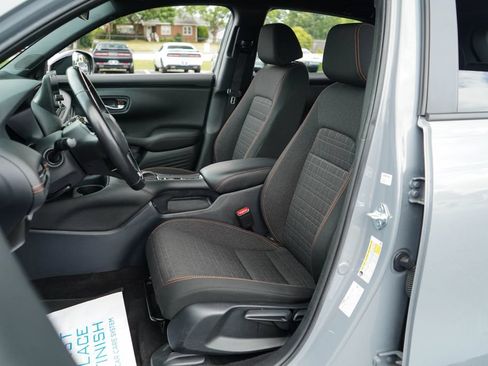 Used 2025 Honda HR-V Sport image 6