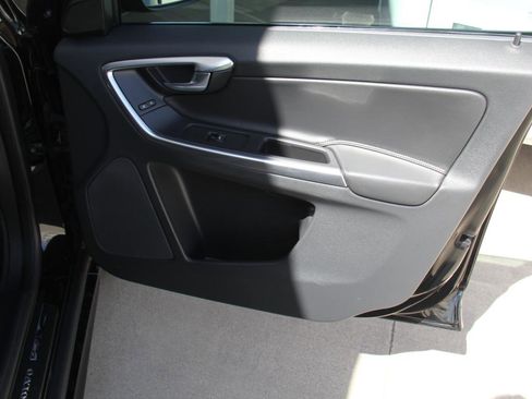 Used 2016 Volvo XC60 T5 Premier w/ Protection Package FWD image 23