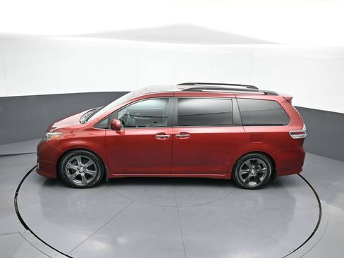 Used 2017 Toyota Sienna SE FWD image 43