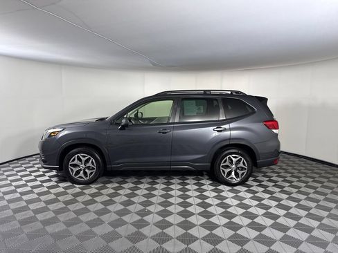 Used 2024 Subaru Forester Premium AWD/4WD image 2