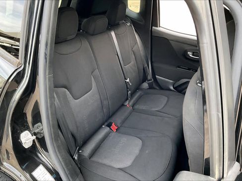 Used 2016 Jeep Renegade Latitude image 19