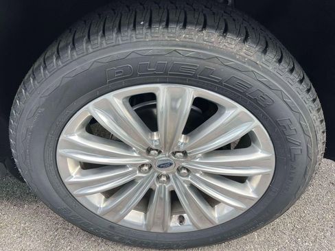 Used 2021 Ford Explorer Limited w/ Equipment Group 301A AWD/4WD image 11