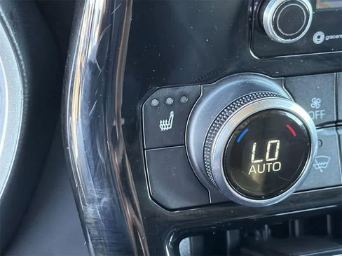 Used 2021 Toyota Highlander XLE image 23