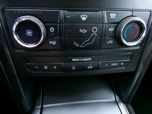 Used 2019 Ford Explorer 4WD w/ Class III Trailer Tow Package image 25