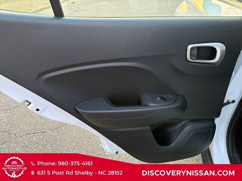 Used 2023 Hyundai Venue SEL image 30