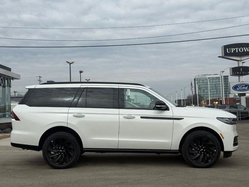 New 2026 Lincoln Navigator Reserve w/ Jet Appearance Package image 2