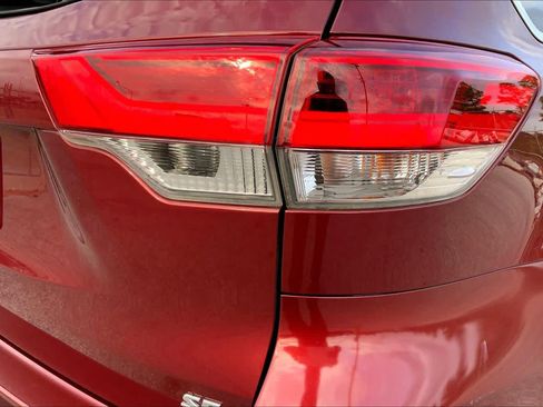 Used 2017 Toyota Highlander SE FWD image 30