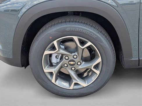 New 2026 Chevrolet Trax LT w/ LT Convenience Package FWD image 9