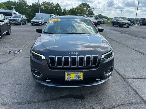 Used 2019 Jeep Cherokee Overland w/ Technology Group AWD/4WD image 2