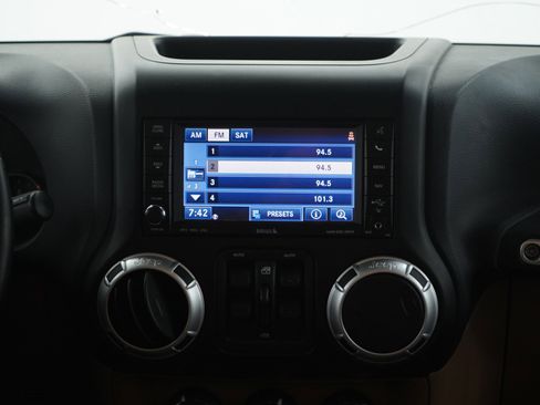 Used 2012 Jeep Wrangler Unlimited Sahara w/ Connectivity Group image 15