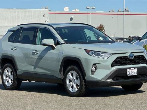 Certified 2020 Toyota RAV4 XLE w/ Convenience Package AWD/4WD image 5