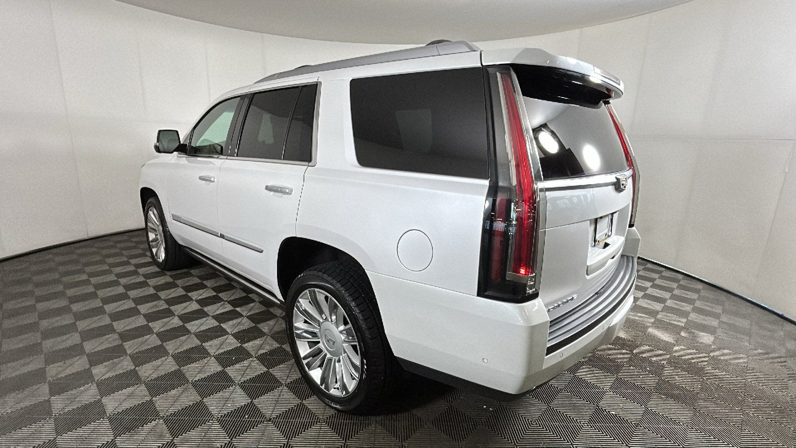 Used 2019 Cadillac Escalade Platinum RWD image 5