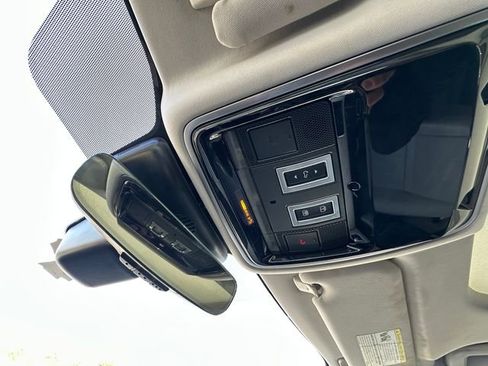 Used 2019 Land Rover Range Rover Velar S image 29