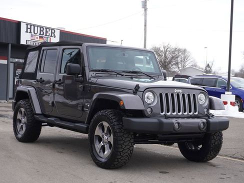 Used 2018 Jeep Wrangler Unlimited Sahara w/ Max Tow Package image 9