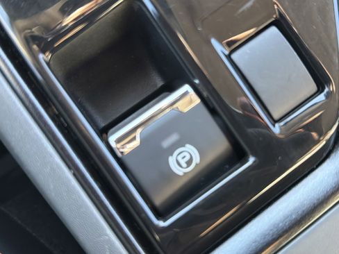 Certified 2024 Subaru Crosstrek 2.5i Limited w/ Crosstrek Mirror Package image 27