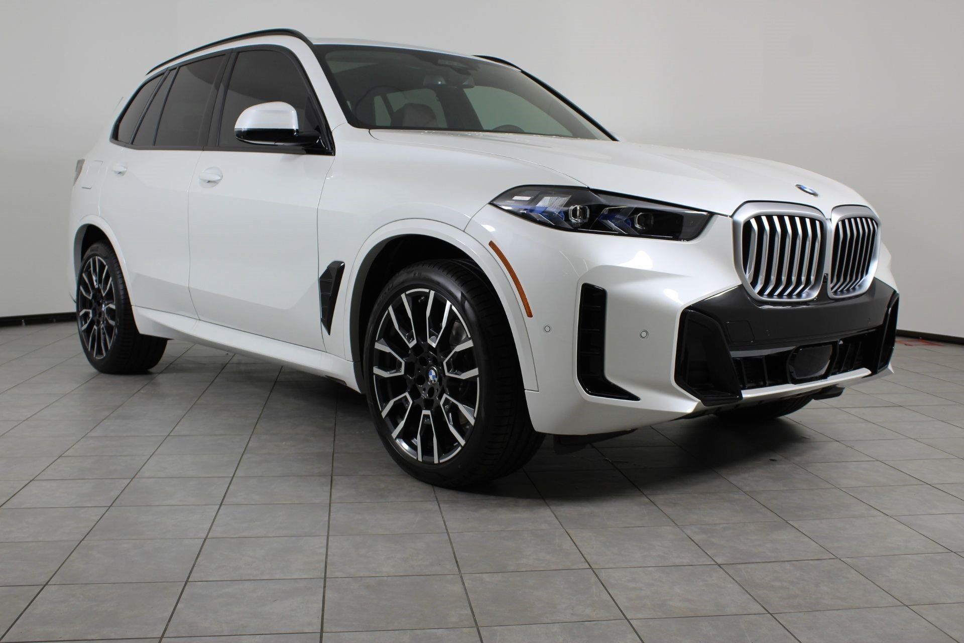 Used 2026 BMW X5 xDrive40i w/ M Sport Package AWD/4WD image 7