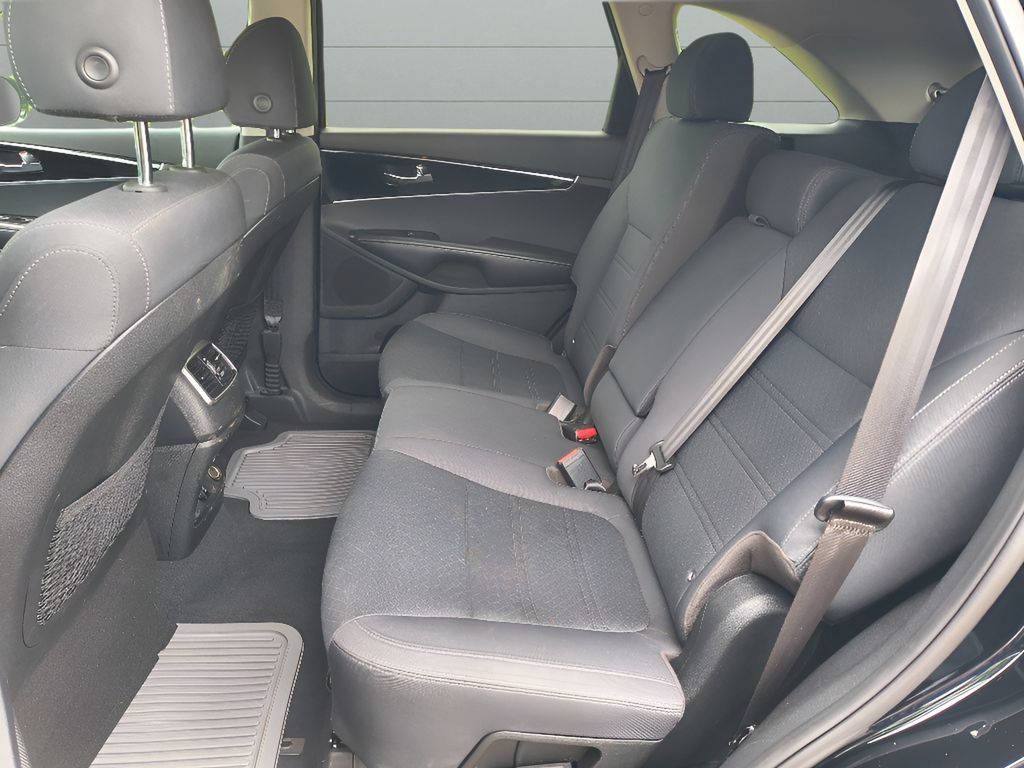 Used 2020 Kia Sorento FWD V6 image 21