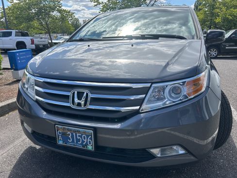 Used 2012 Honda Odyssey Touring Elite image 3