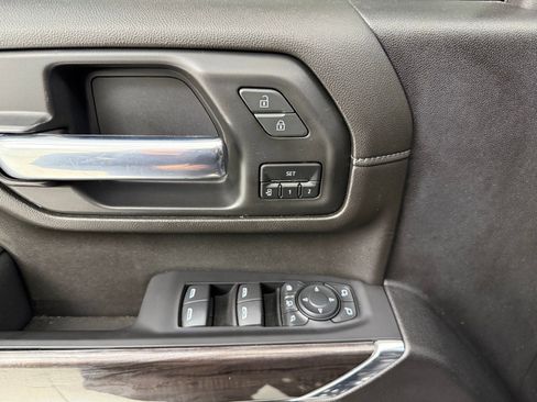 Used 2022 Chevrolet Silverado 2500 LTZ w/ LTZ Convenience Package image 17