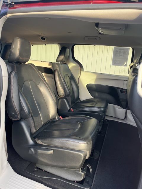 Used 2019 Chrysler Pacifica Touring-L FWD image 36