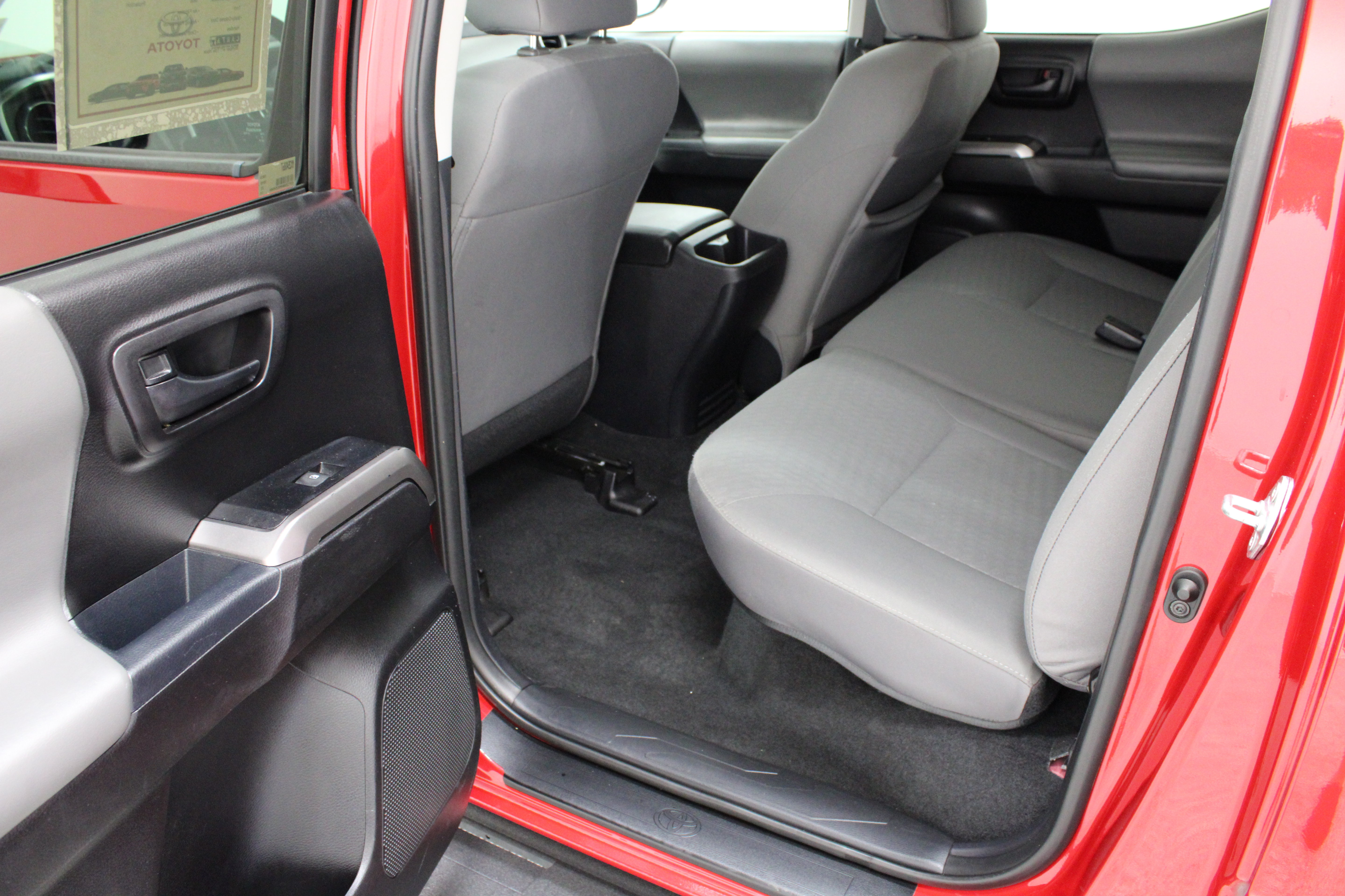 Used 2021 Toyota Tacoma SR5 AWD/4WD image 26