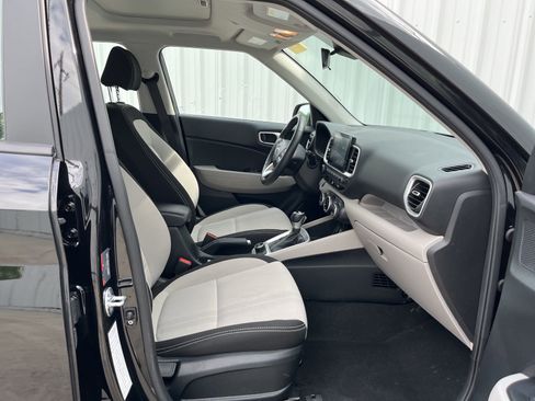 Used 2025 Hyundai Venue SEL FWD image 14