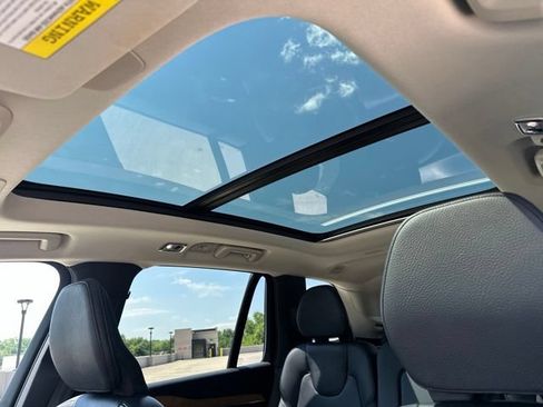 Certified 2022 Volvo XC90 T6 Momentum w/ Climate Package AWD/4WD image 20