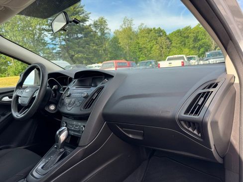 Used 2016 Ford Focus SE FWD image 19