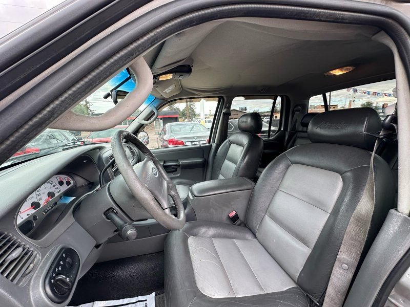 Used 2005 Ford Explorer Sport Trac 2WD image 11