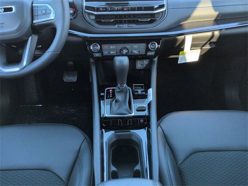 New 2026 Jeep Compass Latitude image 18