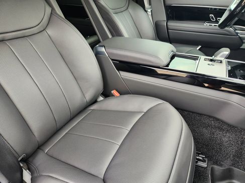 New 2026 Land Rover Range Rover Long Wheelbase SE image 13