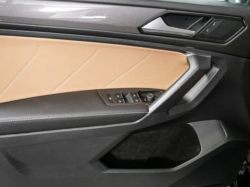 Certified 2023 Volkswagen Tiguan SE w/ Panoramic Sunroof Package image 9