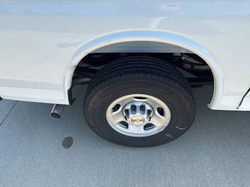 New 2025 Chevrolet Express 2500 Work Van w/ Driver Convenience Package image 40