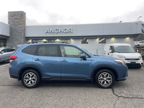 Used 2023 Subaru Forester Premium image 5